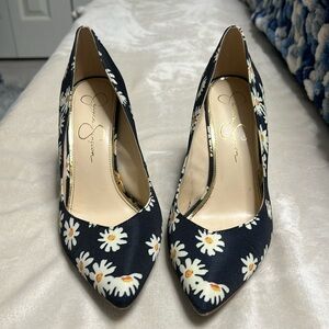 Jessica Simpson 4in Daisy heels